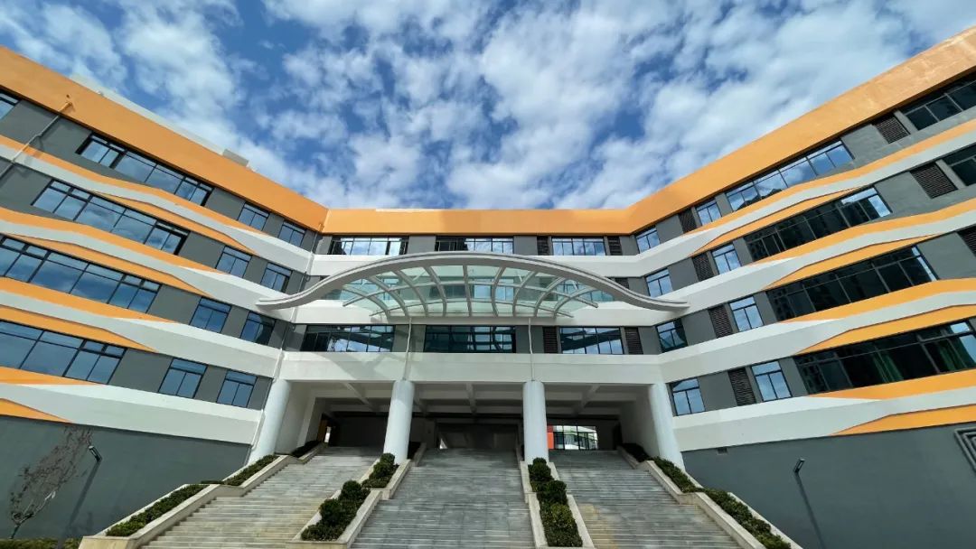 ϲ���ձ���С�W�����p��У�����_�W����ʢ�Ì������F���Z